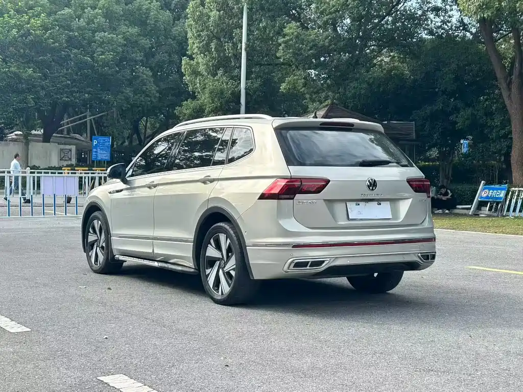 Volkswagen Tiguan L 2022 — фото 9
