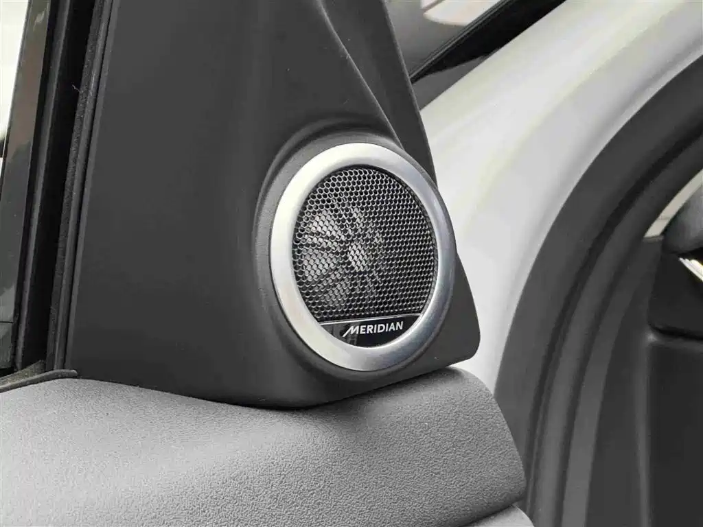 Land Rover Evoque 2023 — фото 15