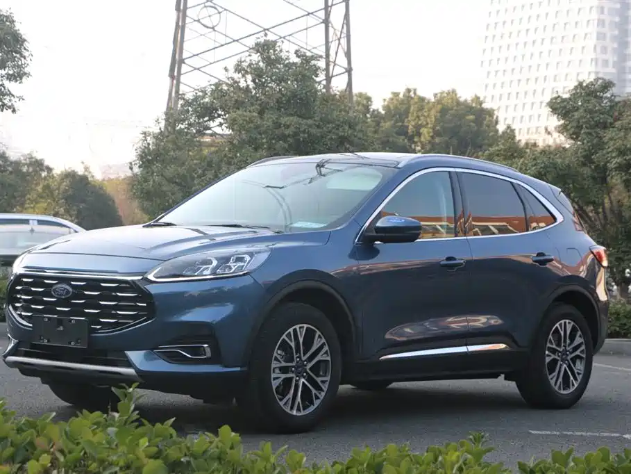 Ford Escape 2023 — фото 1