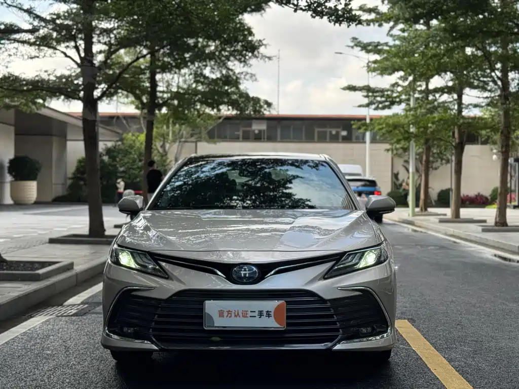 Toyota Camry 2021 — фото 2