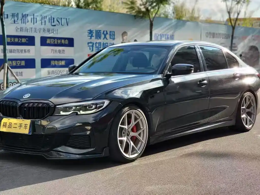 BMW 3 Series 2019 — фото 1