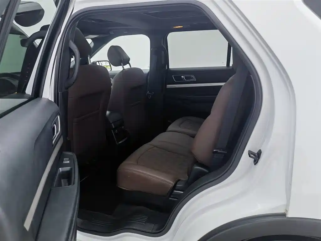 Ford Explorer 2017 — фото 15