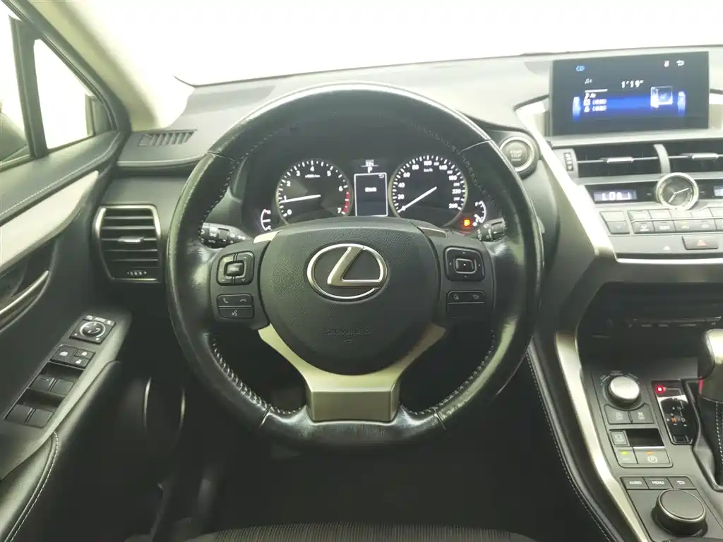 Lexus NX 2016 — фото 11
