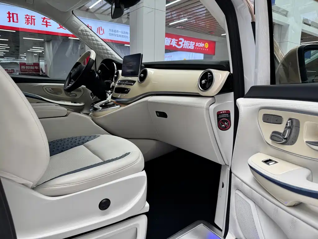 Mercedes-Benz V-Class 2021 — фото 17