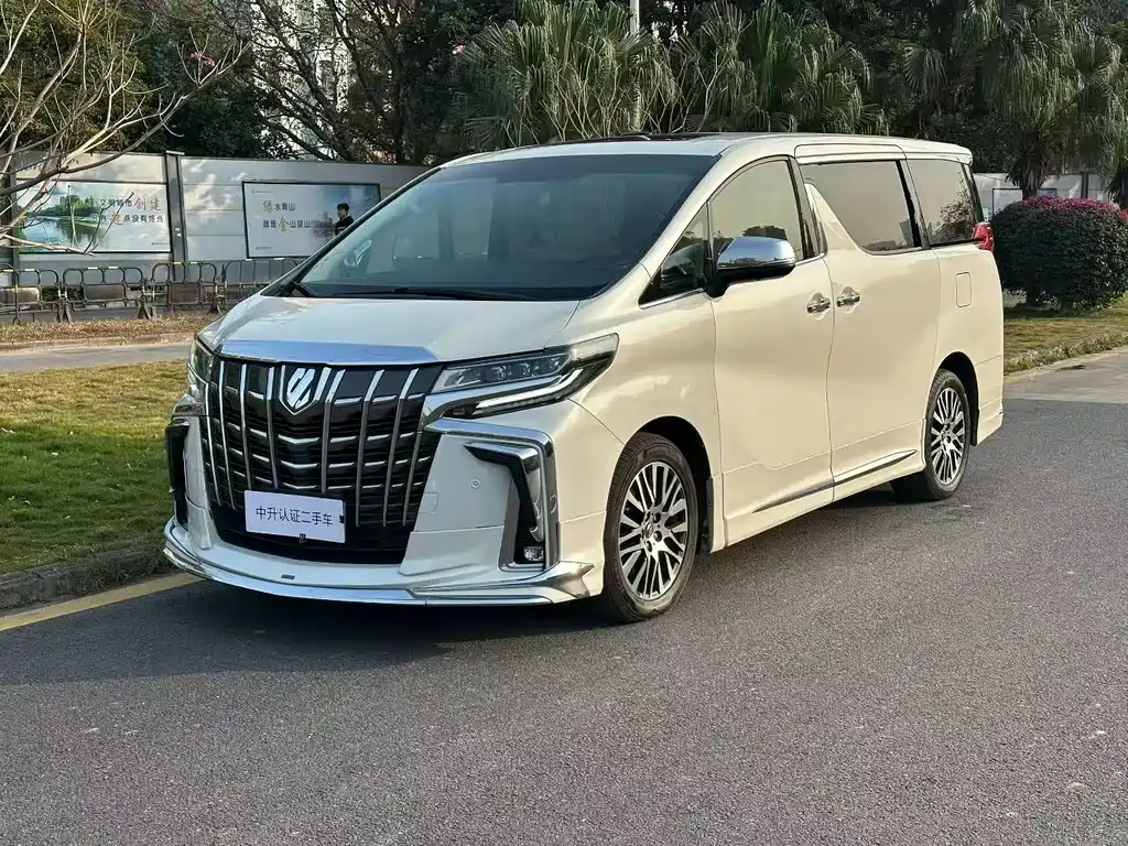 Toyota Alphard 2017 — фото 1