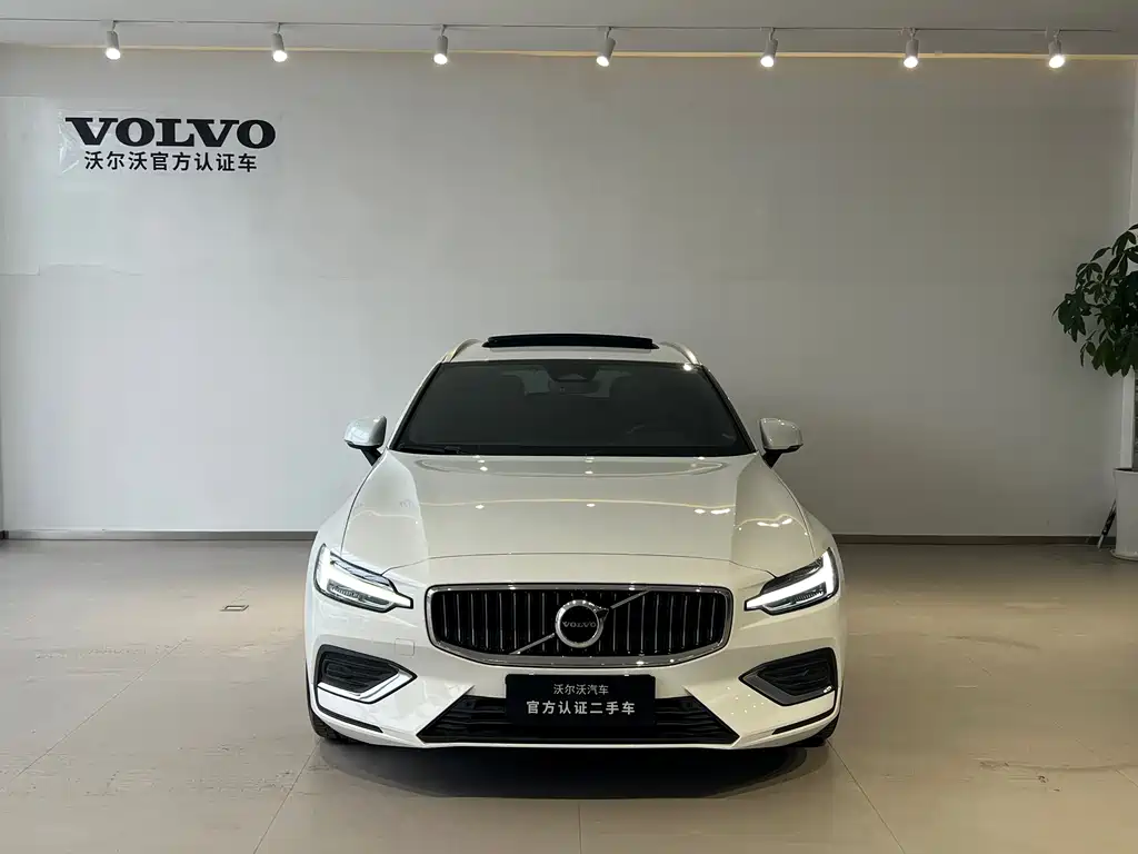 Volvo V60 2023 — фото 3