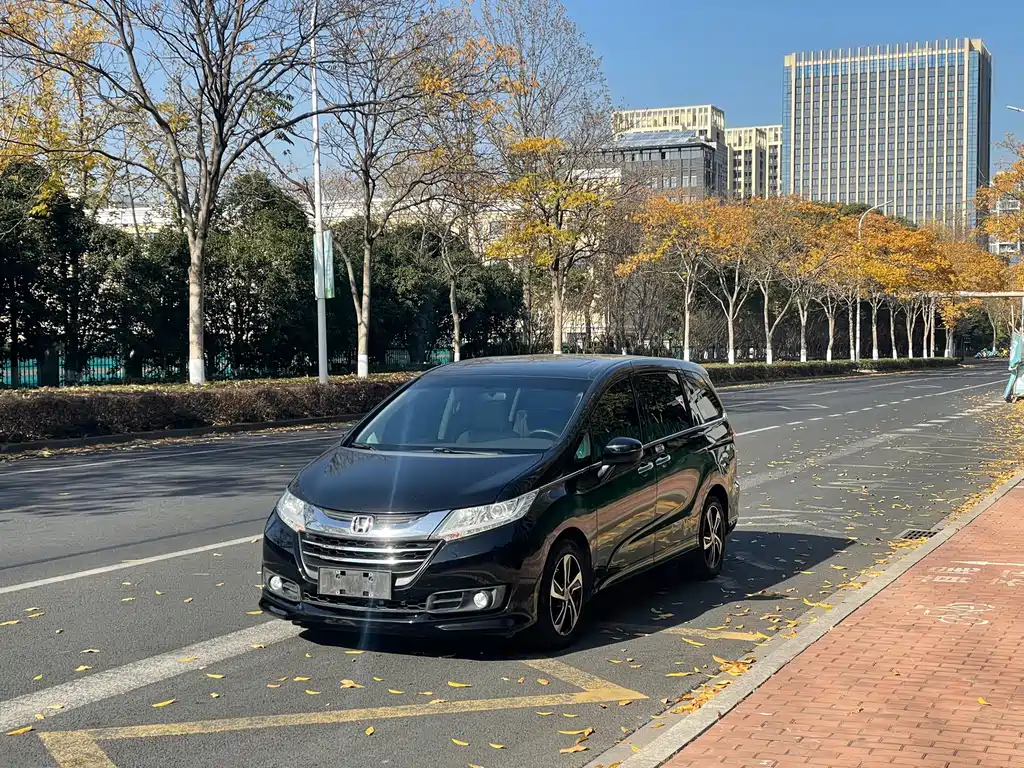 Honda Odyssey 2017 — фото 1