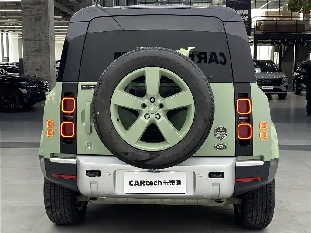 Land Rover Defender 2023 — фото 4