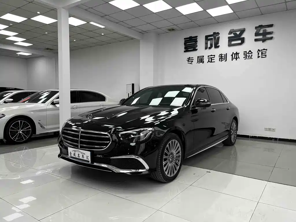 Mercedes-Benz E-Class 2024 — фото 1