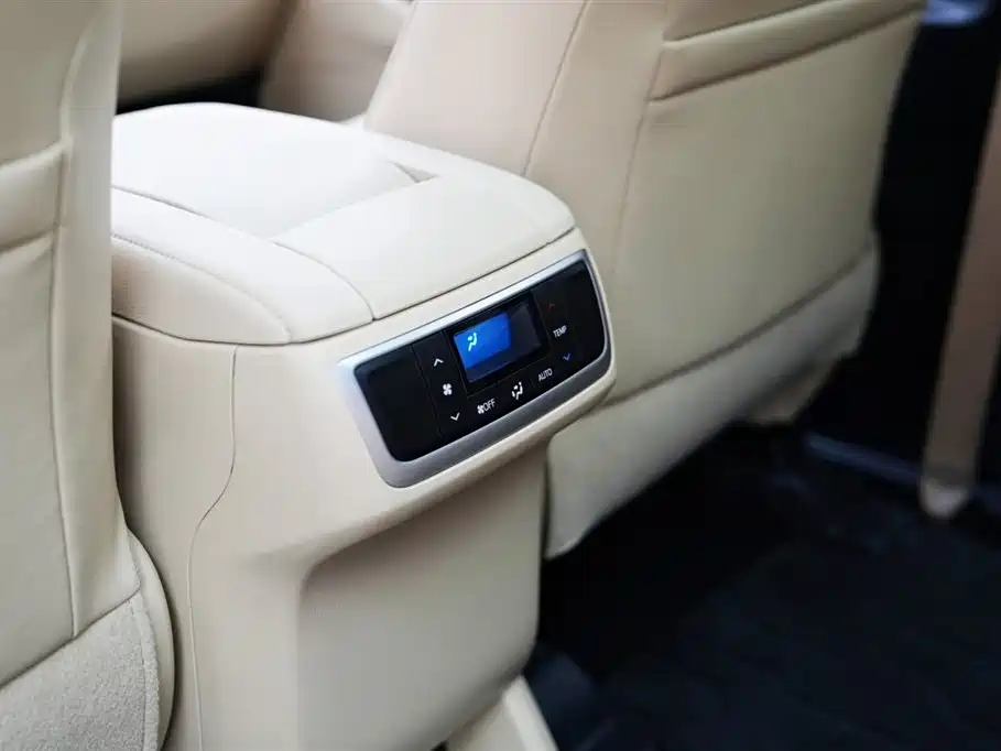 Toyota Highlander 2018 — фото 16