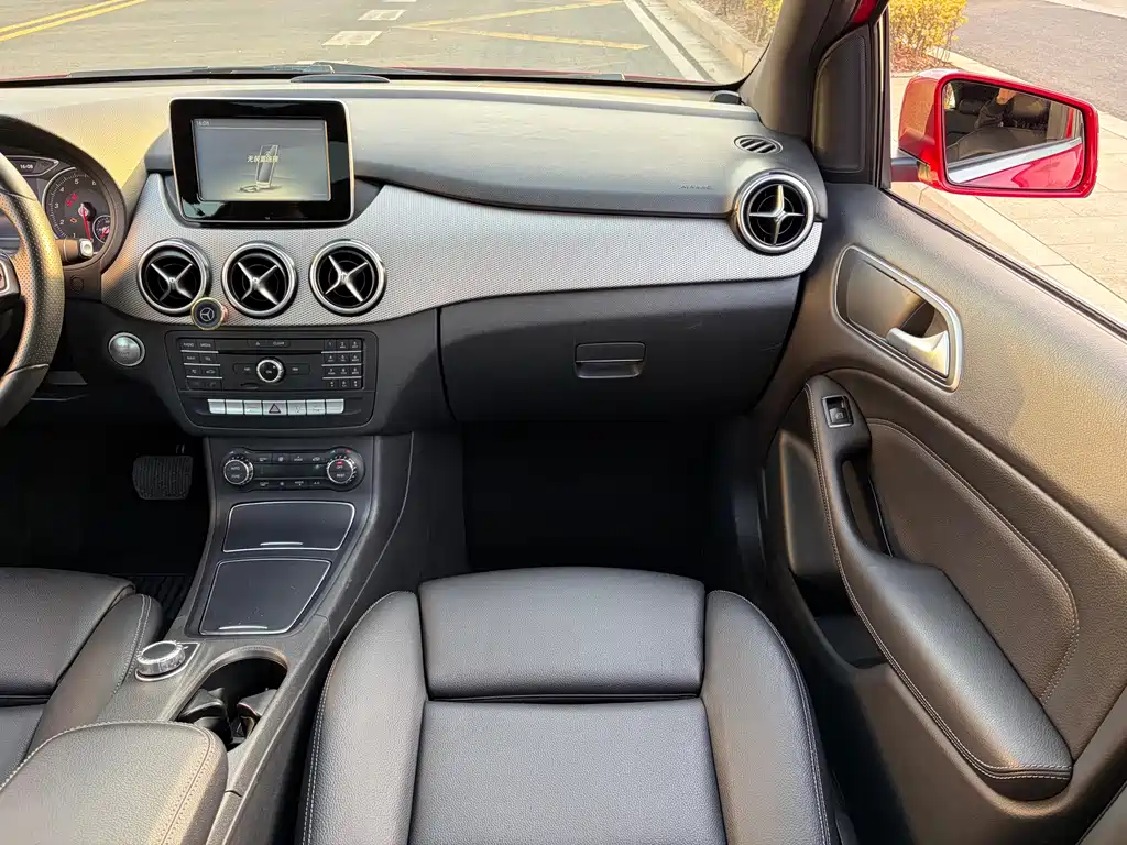 Mercedes-Benz B-Class 2016 — фото 15