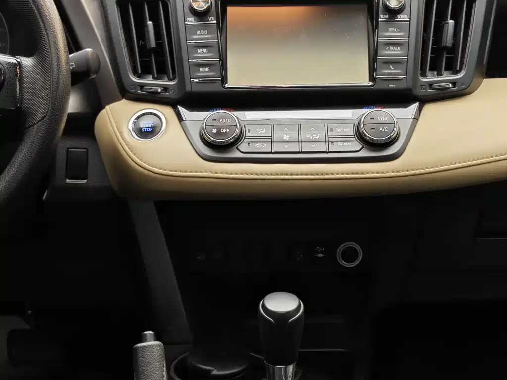 Toyota RAV4 2019 — фото 18