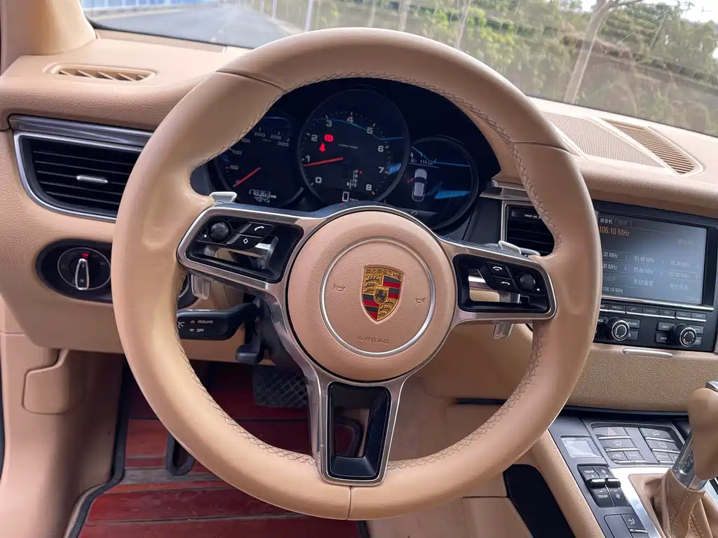 Porsche Macan 2015 — фото 22