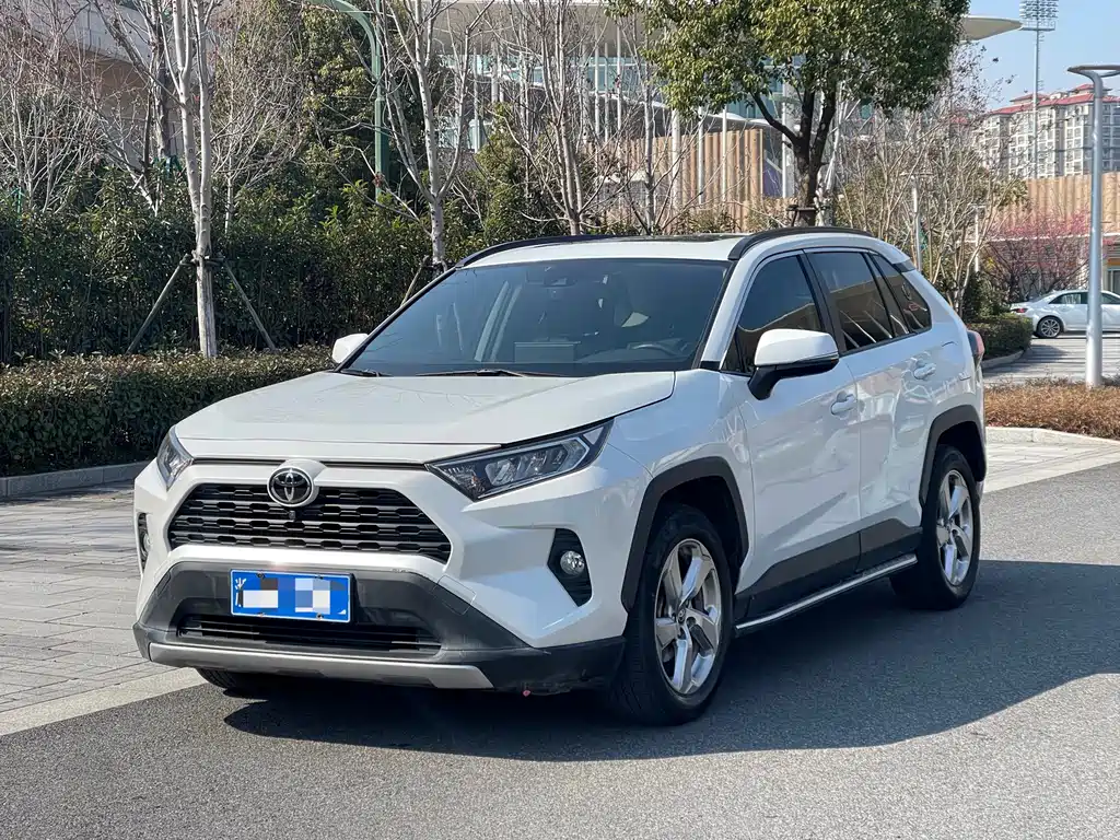 Toyota RAV4 2021 — фото 1