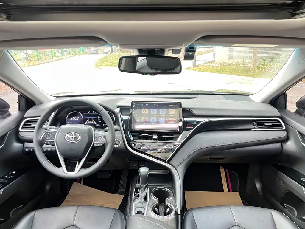 Toyota Camry 2022 — фото 13