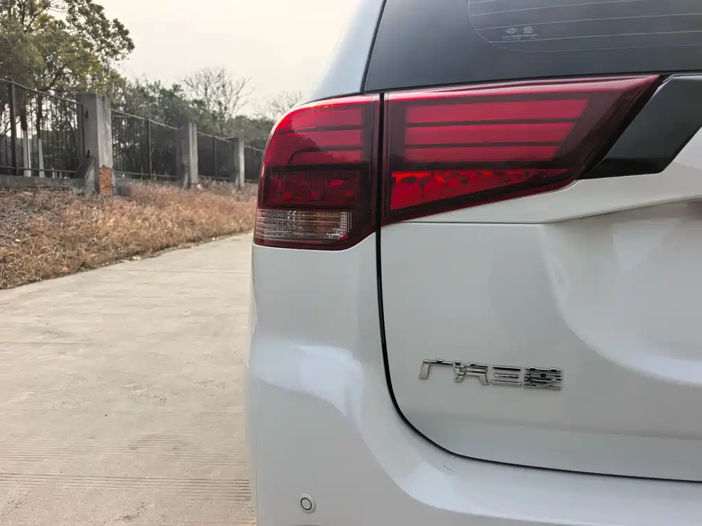 Mitsubishi Outlander 2022 — фото 18