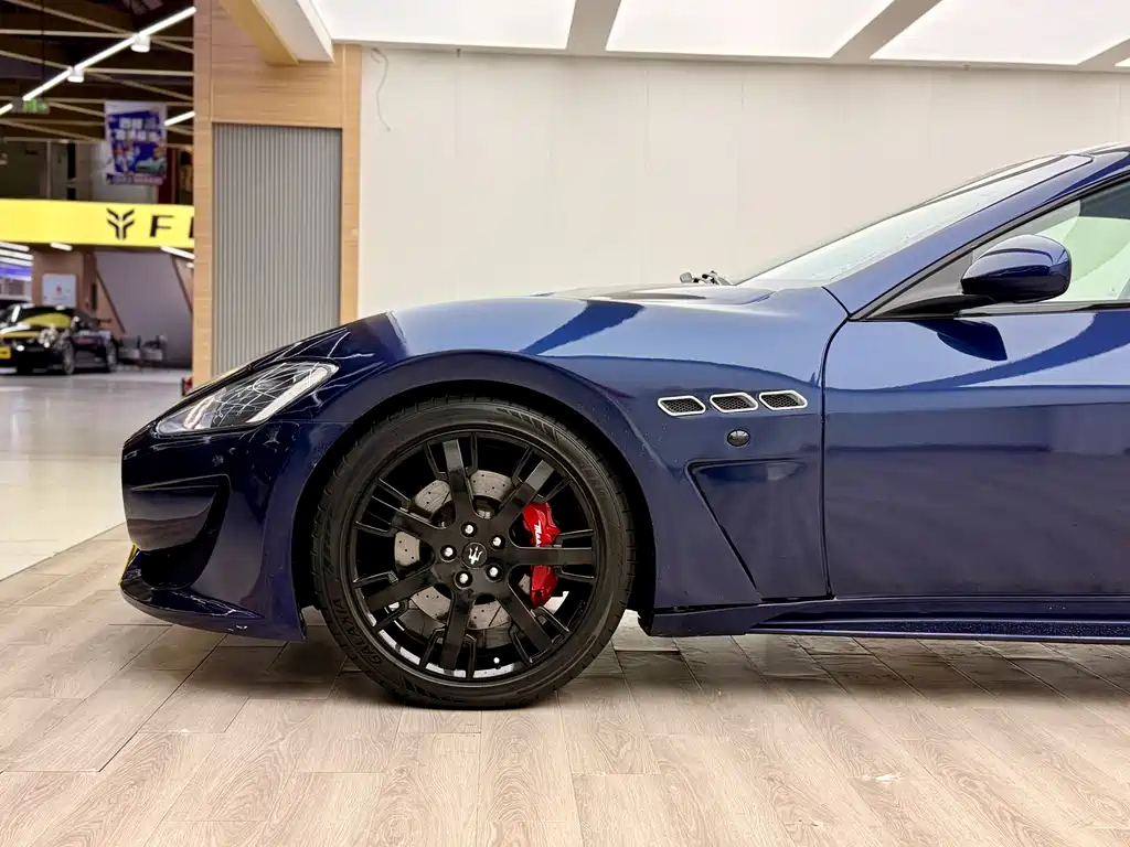 Maserati GranTurismo 2016 — фото 8