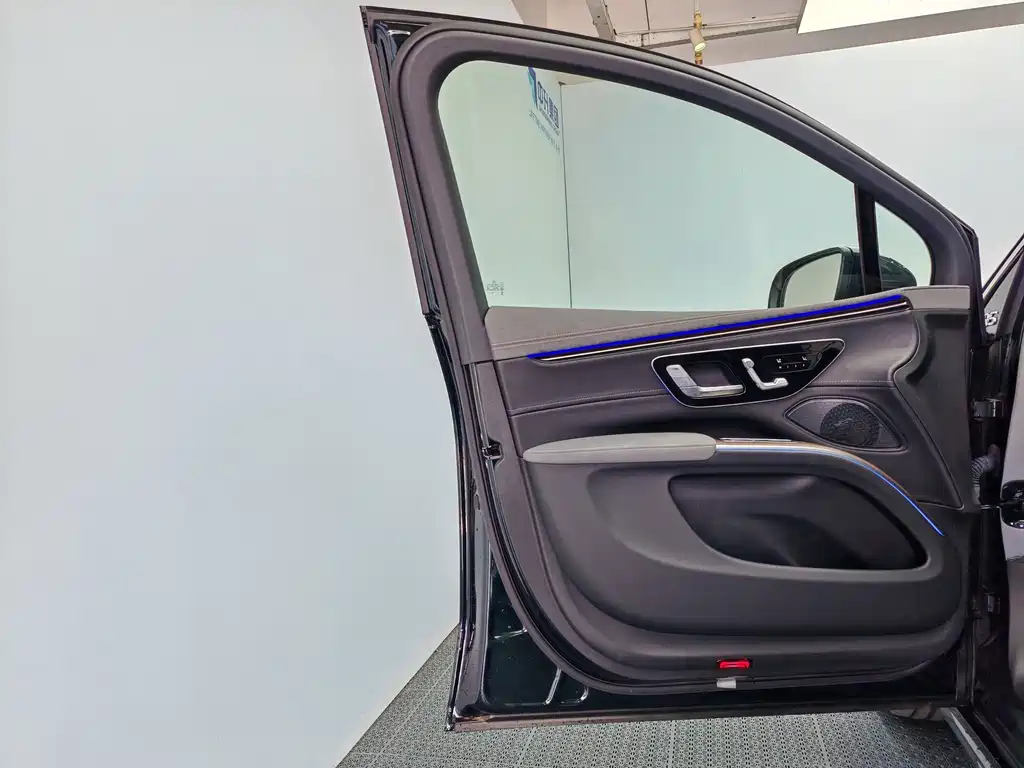 Mercedes-Benz EQS SUV 2025 — фото 13