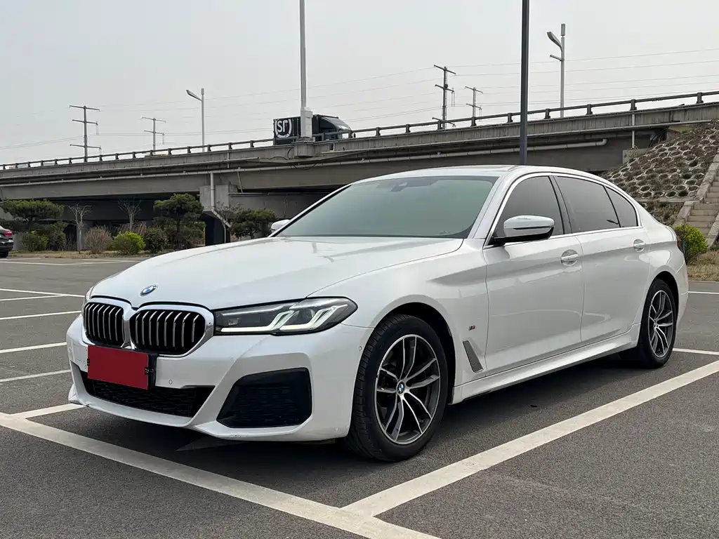 BMW 5 Series 2022 — фото 1