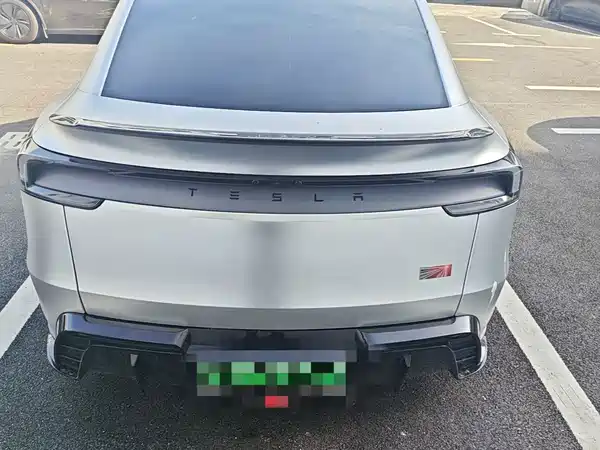 Tesla Model Y 2025