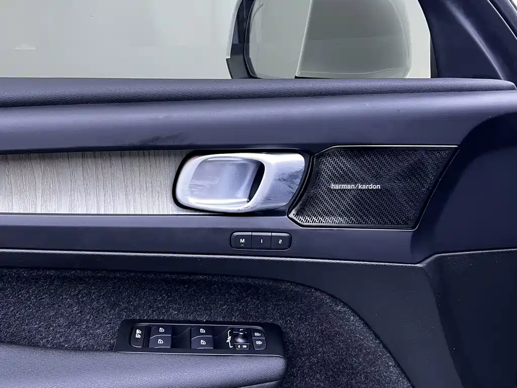 Volvo XC40 2020 — фото 12