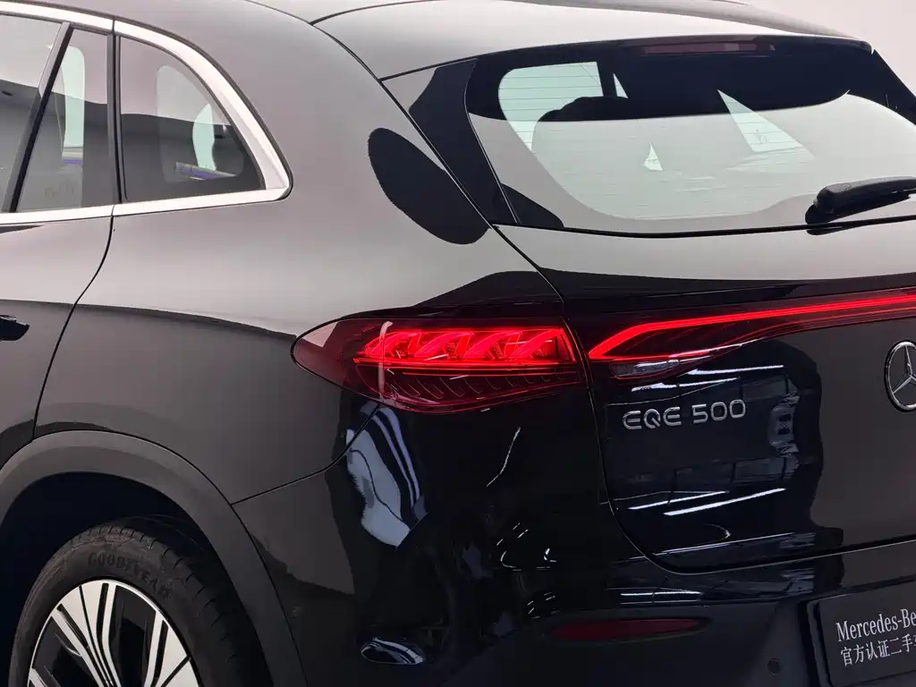 Mercedes-Benz EQE SUV 2025 — фото 18