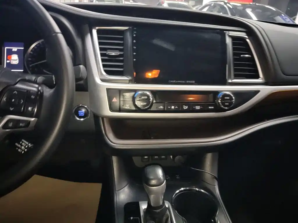 Toyota Highlander 2020 — фото 13