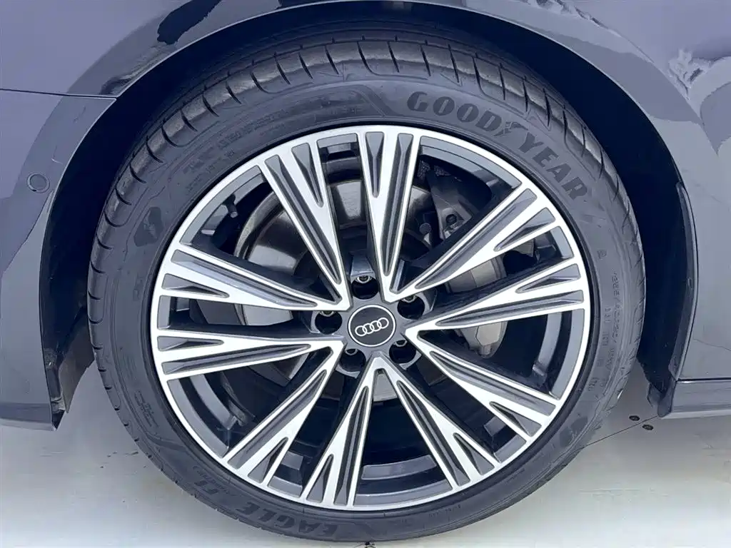 Audi A6L 2025 — фото 11
