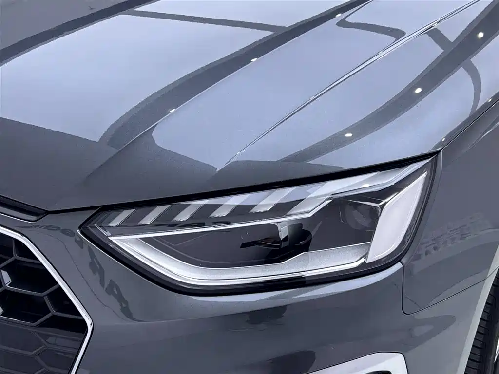 Audi A4L 2023 — фото 12