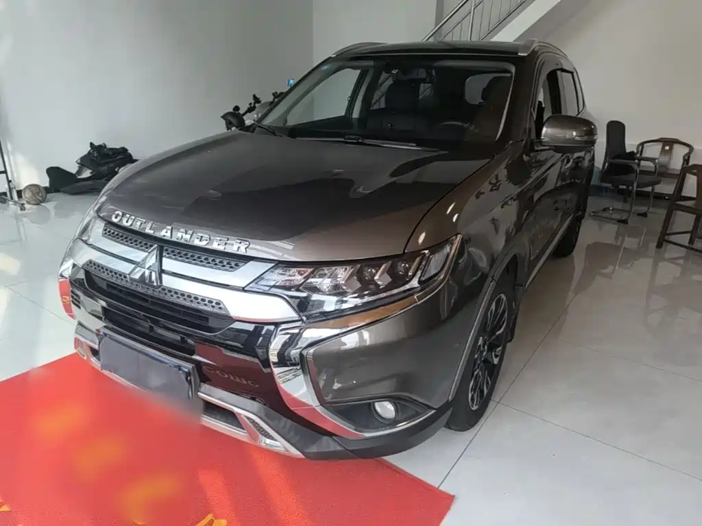 Mitsubishi Outlander 2019 — фото 2