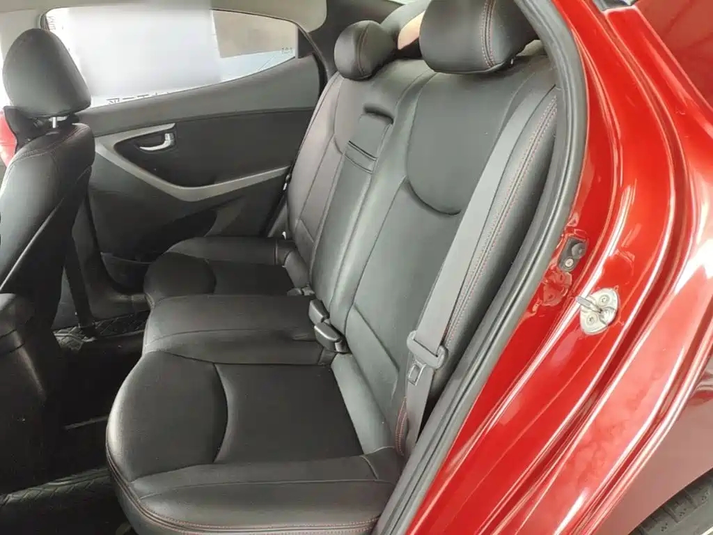 Hyundai Elantra 2015 — фото 17