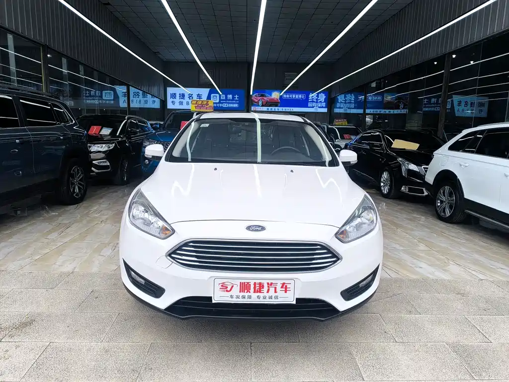 Ford Focus 2018 — фото 2