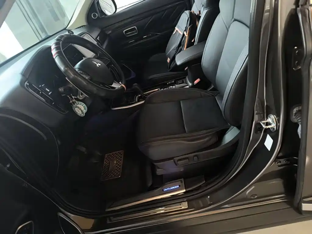 Mitsubishi Outlander 2019 — фото 15