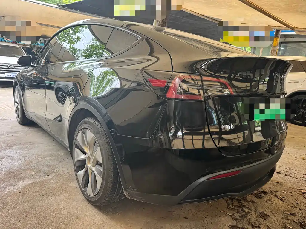 Tesla Model Y 2023 — фото 12