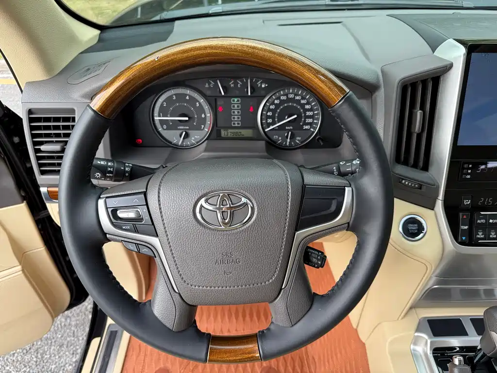 Toyota Land Cruiser 2017 — фото 11