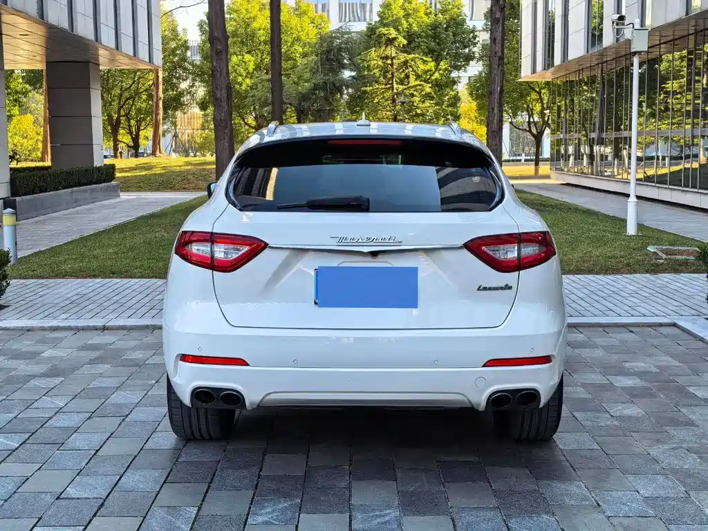 Maserati Levante 2018 — фото 47