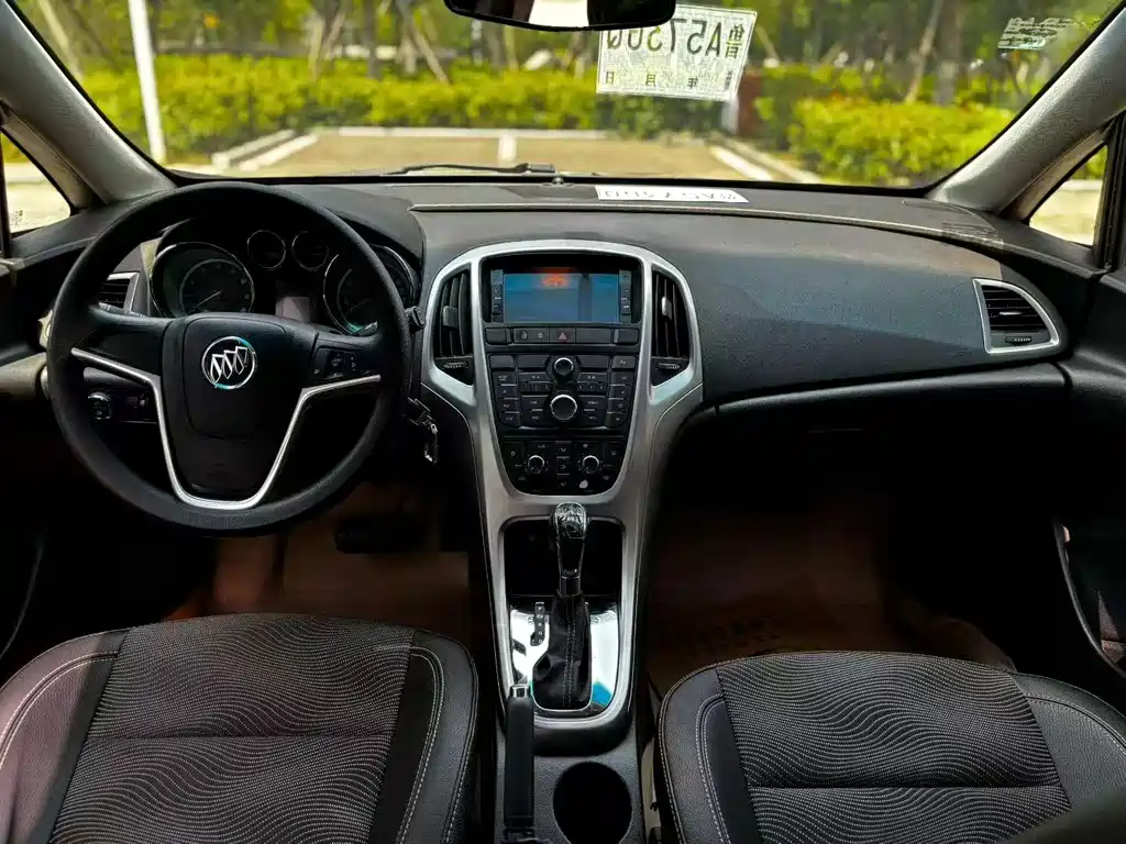 Buick Excelle 2015 — фото 9