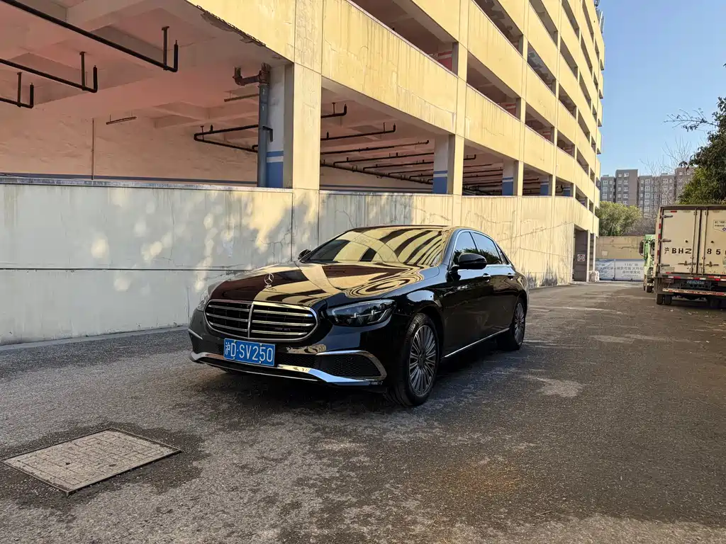 Mercedes-Benz E-Class 2023 — фото 1