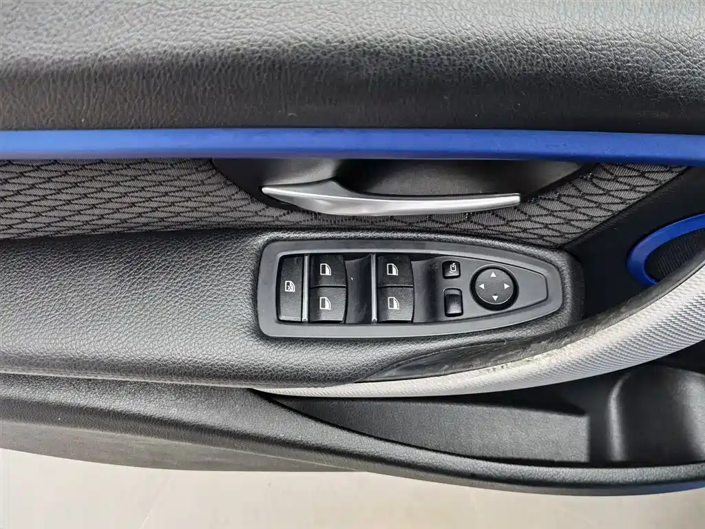 BMW 3 Series 2017 — фото 9
