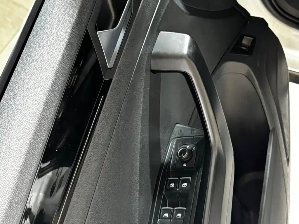 Volkswagen T-Roc 2022 — фото 13