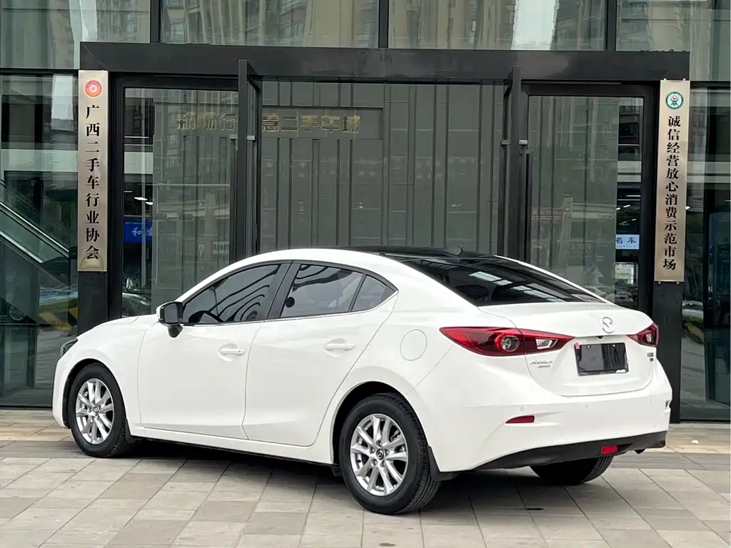 Mazda 3 Axela 2019 — фото 4