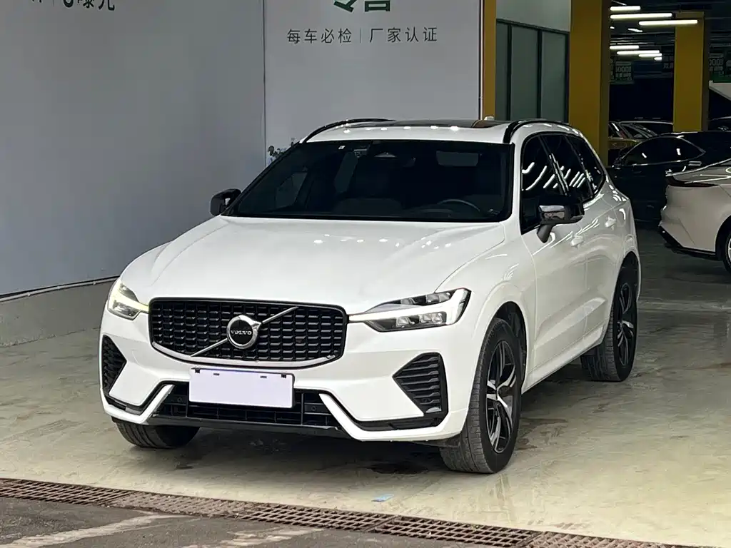Volvo XC60 2021 — фото 1