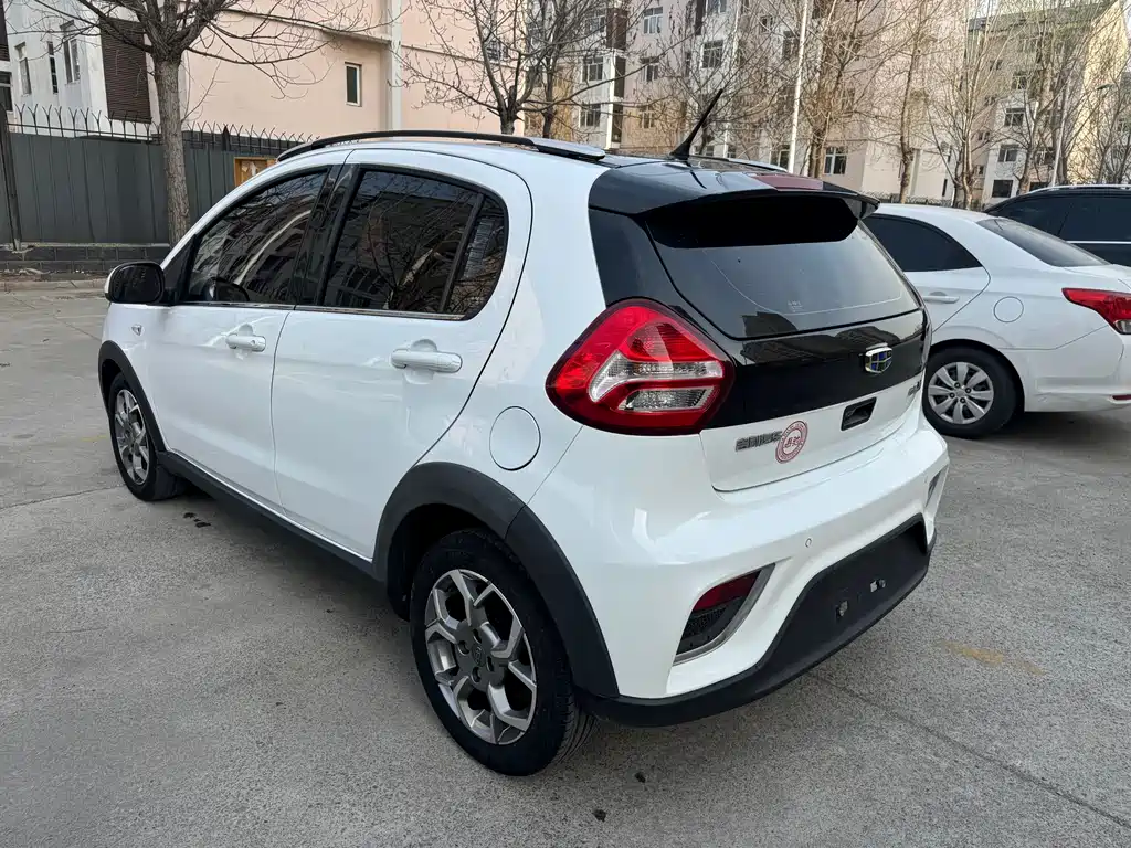 Geely Vision X1 2018 — фото 17