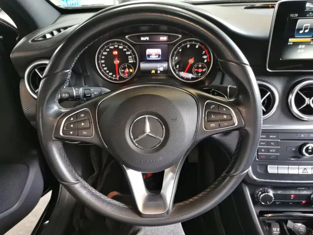 Mercedes-Benz A-Class 2017 — фото 11