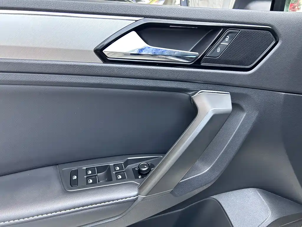 Volkswagen Tiguan L 2018 — фото 12
