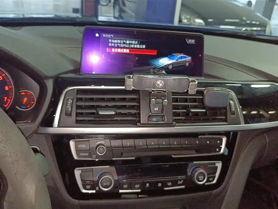 BMW 3 Series 2017 — фото 13