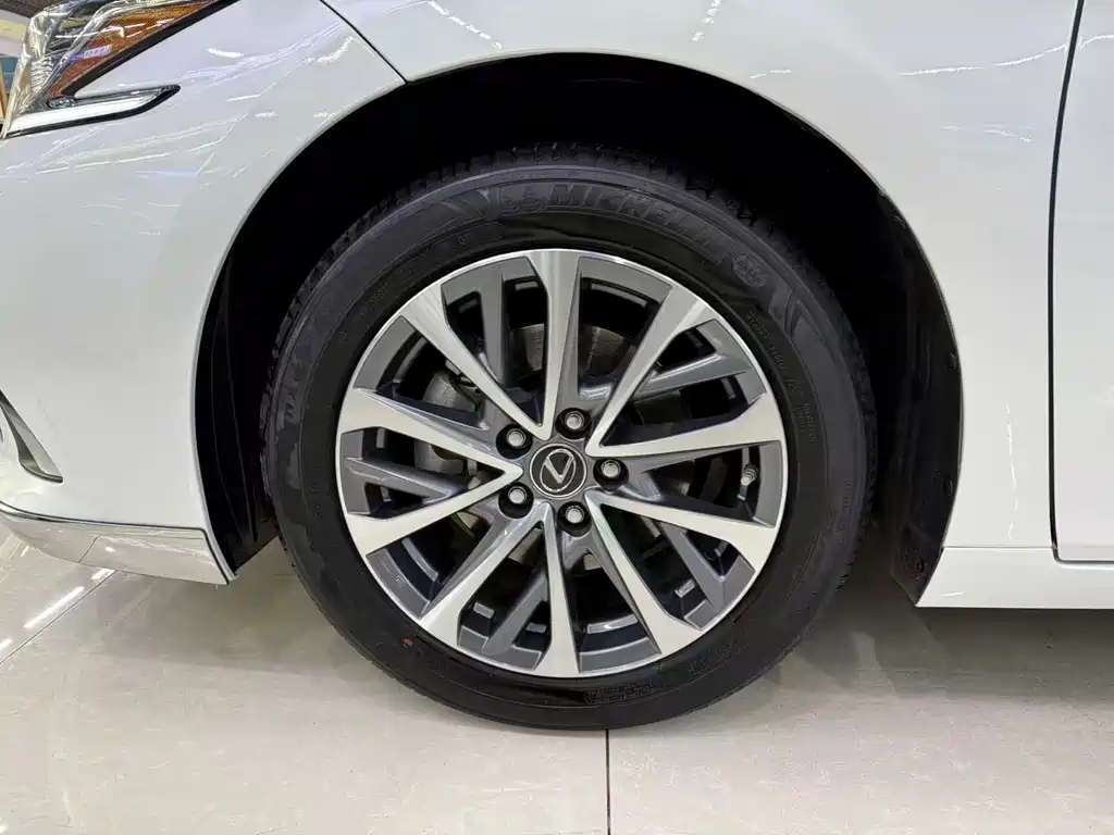 Lexus ES 2024 — фото 15