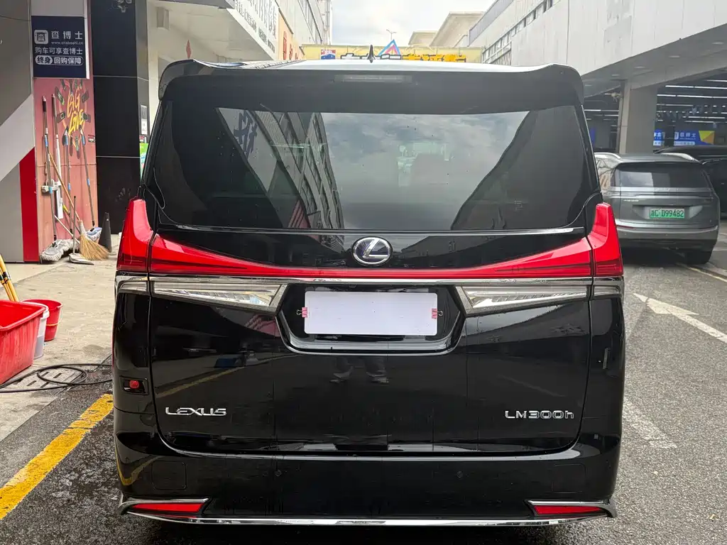 Lexus LM 2022