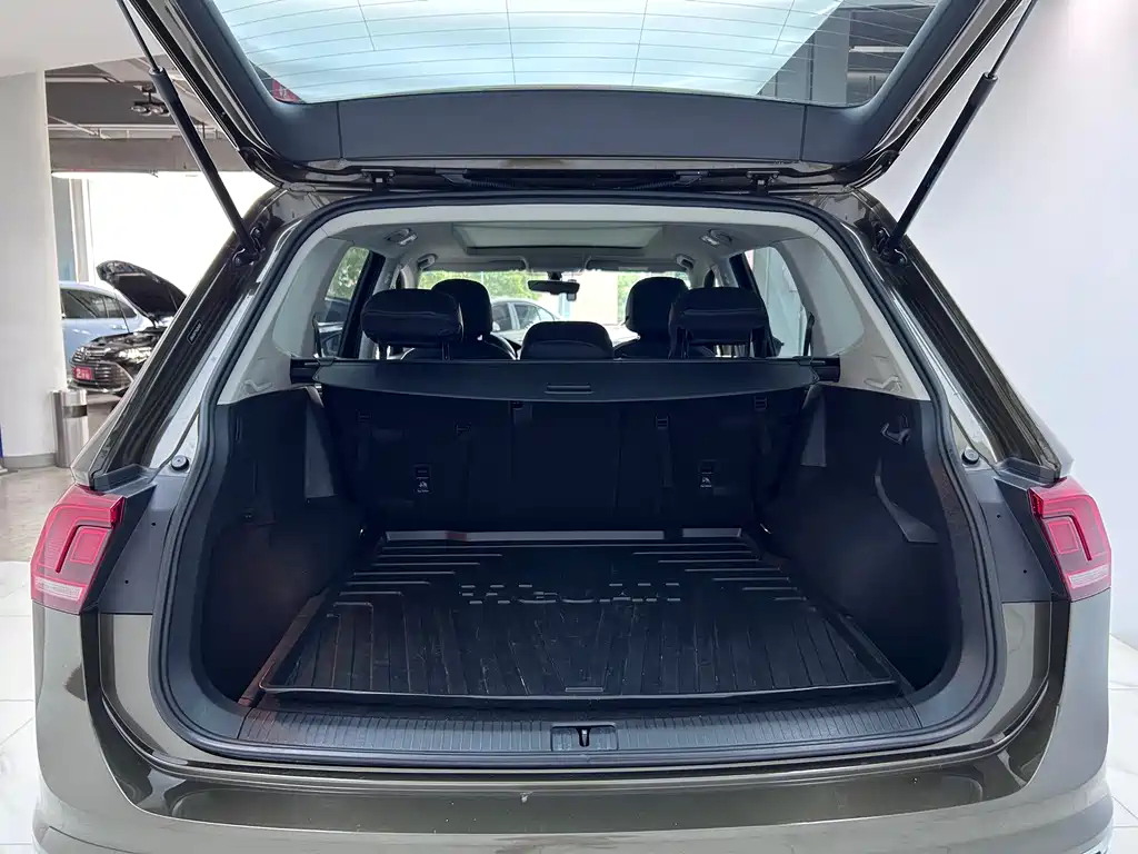 Volkswagen Tiguan L 2018 — фото 22