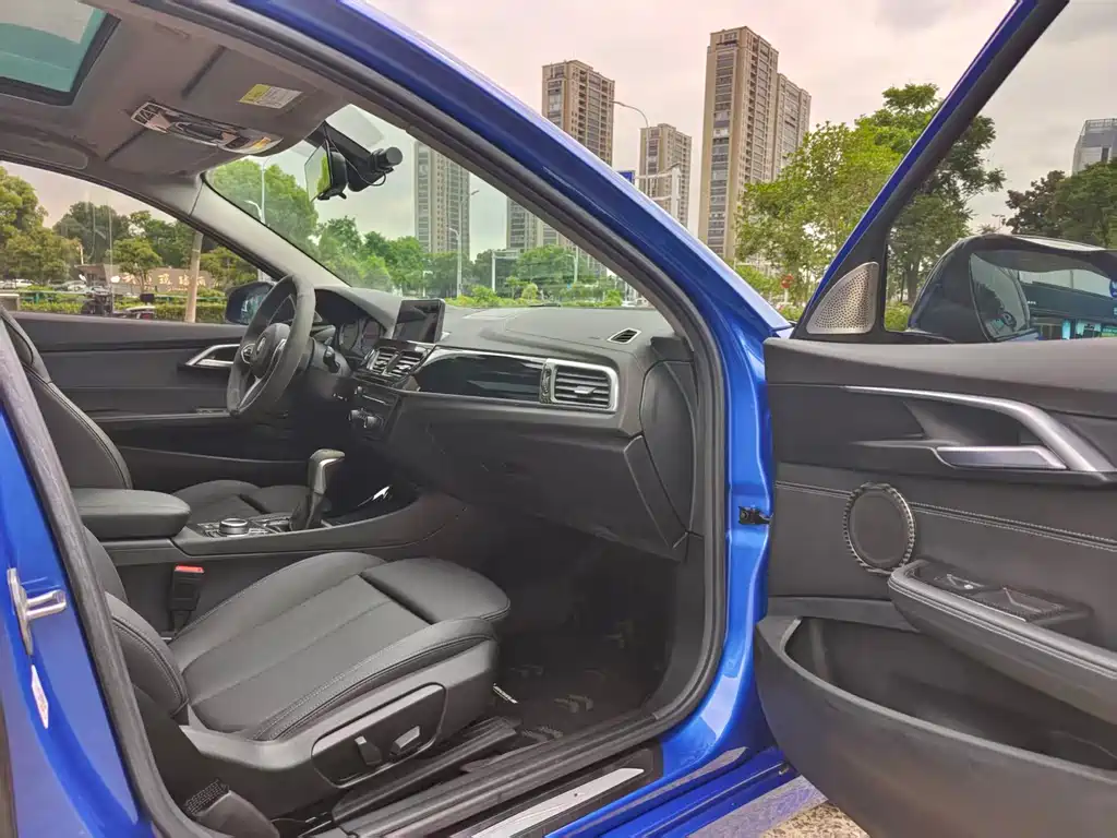 BMW 1 Series 2019 — фото 12